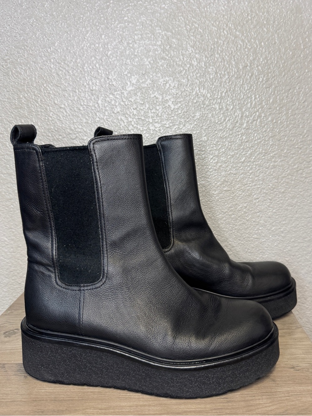 Vince Brinton Water Resistant Black Leather Platform Chelsea Boots 7.5